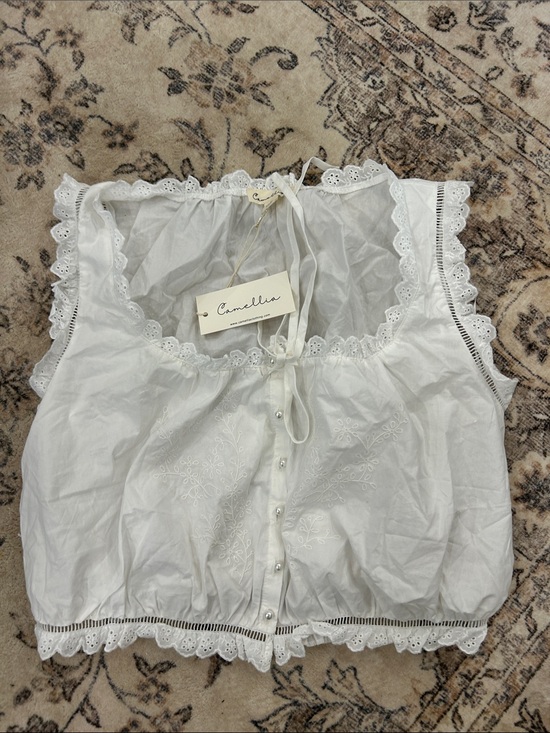 Neuflora Tops - NWT! Camellia White Eyelet Cotton Sleeveless Button-Front Top